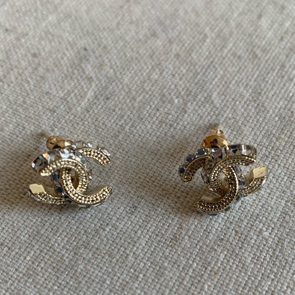 Authentic Chanel earring new season